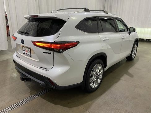 Used 2023 Toyota Highlander Limited image 3