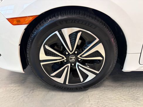 Used 2018 Honda Civic EX-L image 20