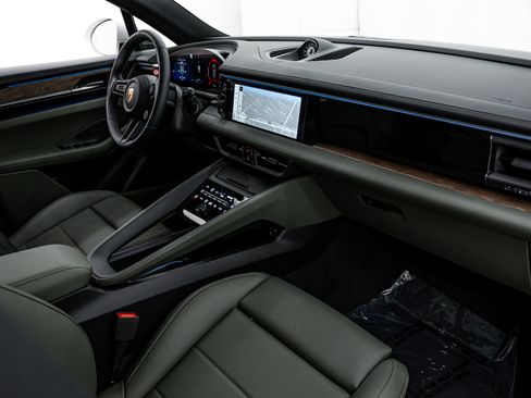 New 2025 Porsche Macan 4S Electric image 16