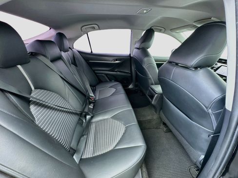 Used 2019 Toyota Camry SE w/ Carpet Mat Package FWD image 17