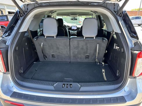 Used 2022 Ford Explorer XLT w/ Equipment Group 202A image 8