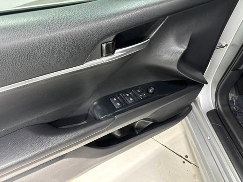 Used 2018 Toyota Camry SE w/ Moonroof Package FWD image 11