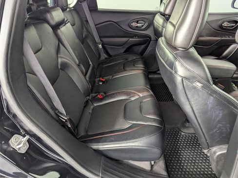 Used 2022 Jeep Cherokee Trailhawk image 32