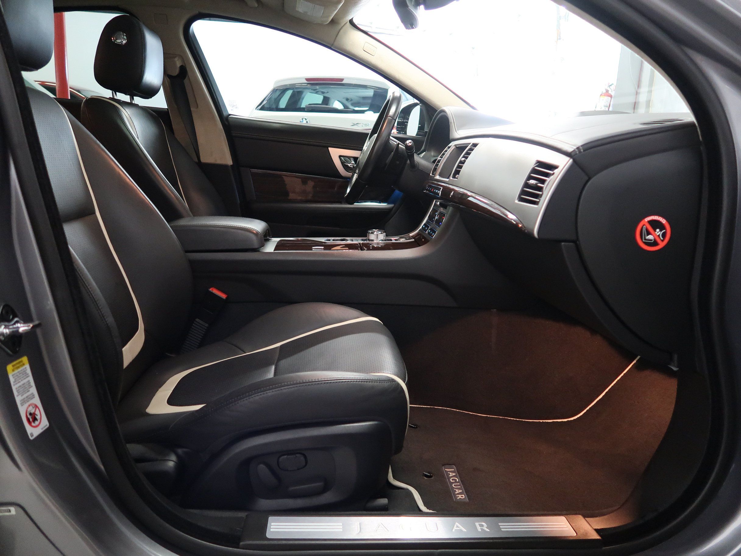 Used 2012 Jaguar XF Portfolio RWD image 30