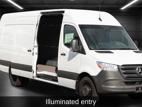 Used 2024 Mercedes-Benz Sprinter 3500 image 9