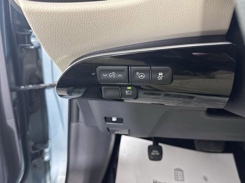 Used 2018 Toyota Prius Four image 20