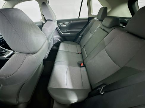 Used 2025 Toyota RAV4 XLE FWD image 28