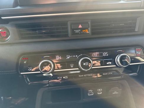 Certified 2025 Honda Pilot Touring image 15