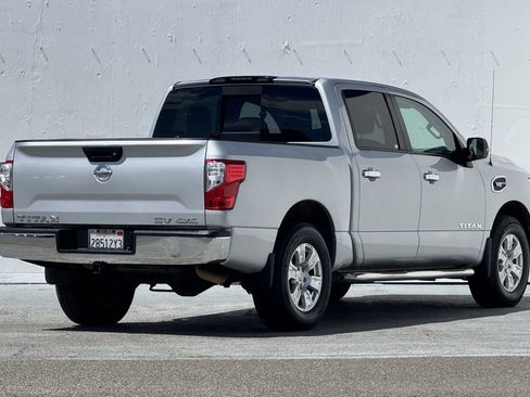 Used 2017 Nissan Titan SV AWD/4WD image 3