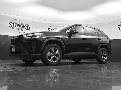 Used 2025 Toyota RAV4 XLE AWD/4WD image 28