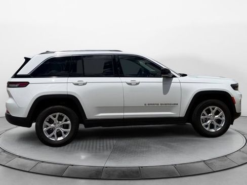 Used 2023 Jeep Grand Cherokee Limited AWD/4WD image 2