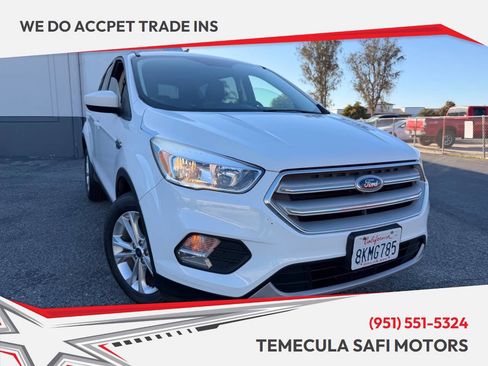 Used 2019 Ford Escape SE FWD image 1