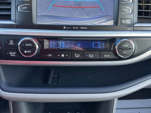 Used 2017 Toyota Highlander XLE image 15