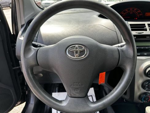 Used 2011 Toyota Yaris 4-Door Hatchback w/ Convenience Pkg image 12