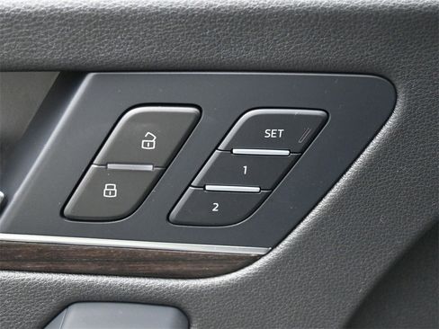 Used 2024 Audi Q5 2.0T Premium w/ Convenience Package image 5