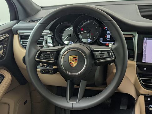 Used 2026 Porsche Macan AWD/4WD image 21