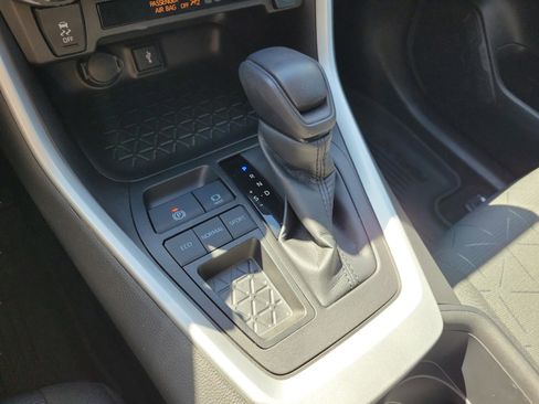 Used 2022 Toyota RAV4 XLE image 35