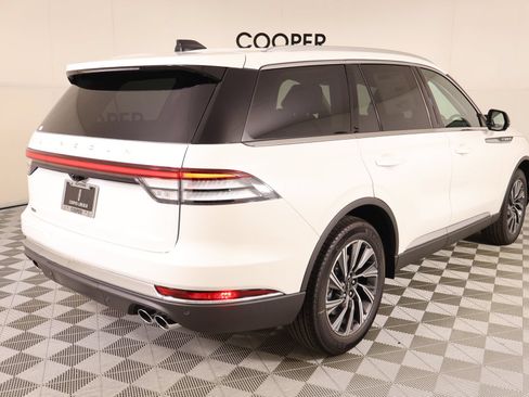 New 2026 Lincoln Aviator AWD image 21