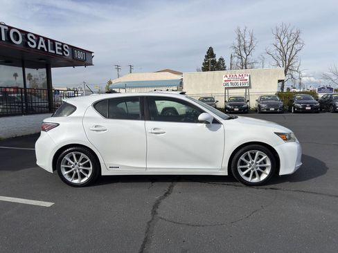 Used 2013 Lexus CT 200h w/ Premium Pkg w/Navigation image 2