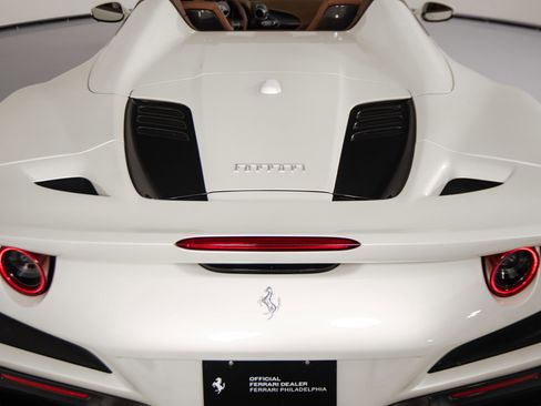 Certified 2022 Ferrari F8 Tributo RWD image 33