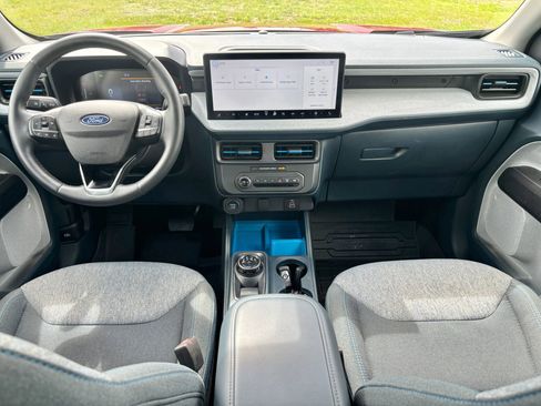 Used 2025 Ford Maverick XLT w/ XLT Luxury Package image 11