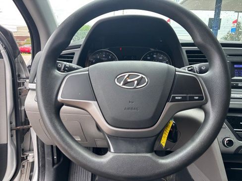 Used 2017 Hyundai Elantra SE image 12