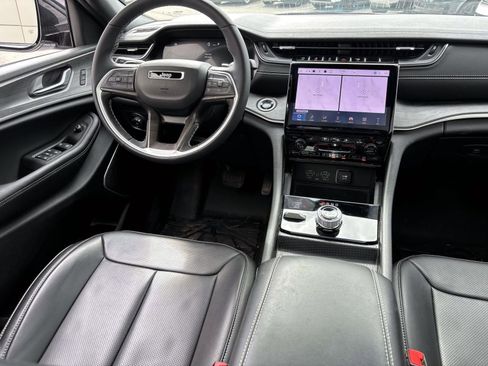 Used 2025 Jeep Grand Cherokee Limited w/ Luxury Tech Group II image 30