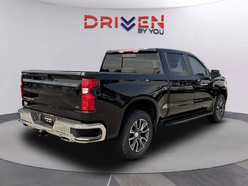 Used 2024 Chevrolet Silverado 1500 LT w/ Z71 Off-Road Package AWD/4WD image 4