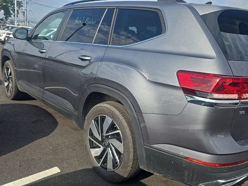 Used 2025 Volkswagen Atlas SE FWD image 4