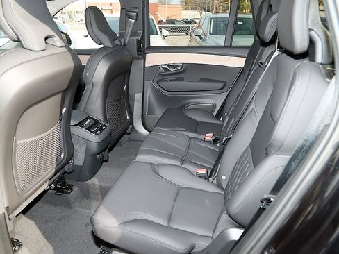 New 2026 Volvo XC90 B6 Plus w/ Protection Package Premier image 20