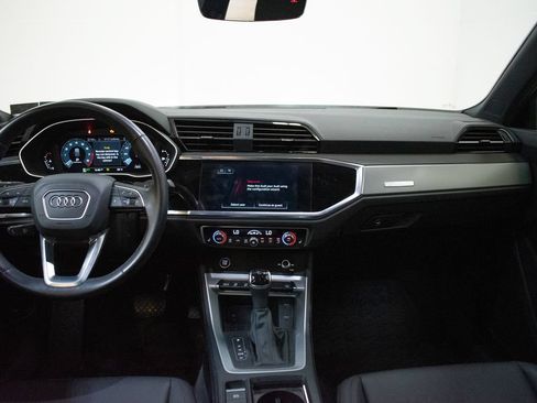 Used 2022 Audi Q3 2.0T Premium w/ Convenience Package AWD/4WD image 11