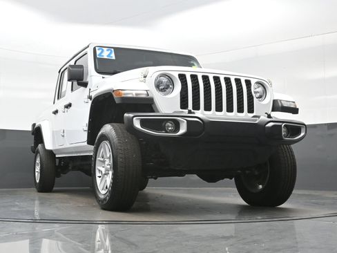 Used 2022 Jeep Gladiator Sport AWD/4WD image 32
