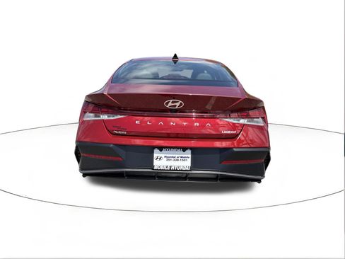 Certified 2025 Hyundai Elantra Limited FWD image 4