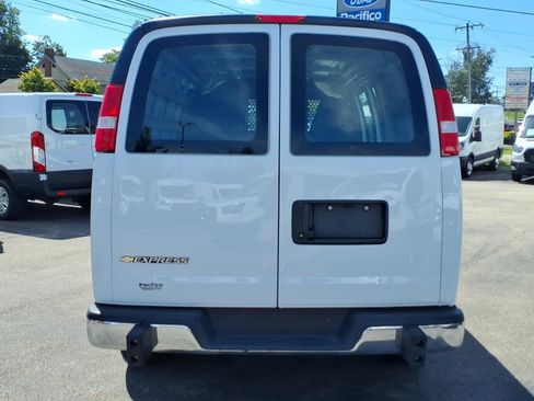 Used 2025 Chevrolet Express 2500 w/ Driver Convenience Package RWD image 4