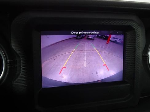 Used 2018 Jeep Wrangler Unlimited Sahara w/ Safety Group AWD/4WD image 8
