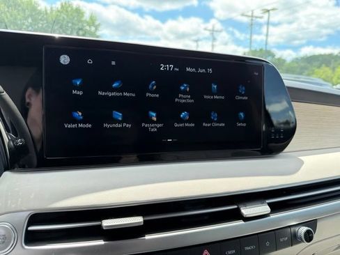 Used 2024 Hyundai Palisade Limited FWD image 17