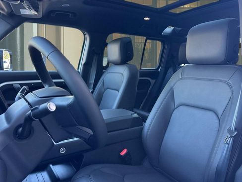 New 2026 Land Rover Defender 110 X-Dynamic SE image 21