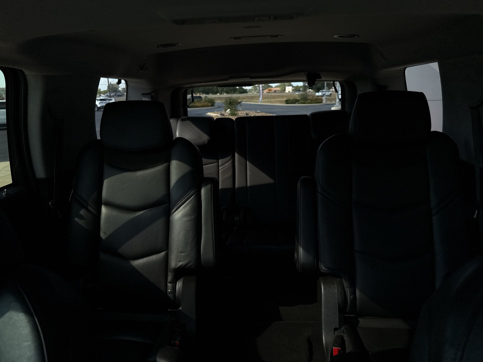 Used 2018 Cadillac Escalade Luxury AWD/4WD image 26