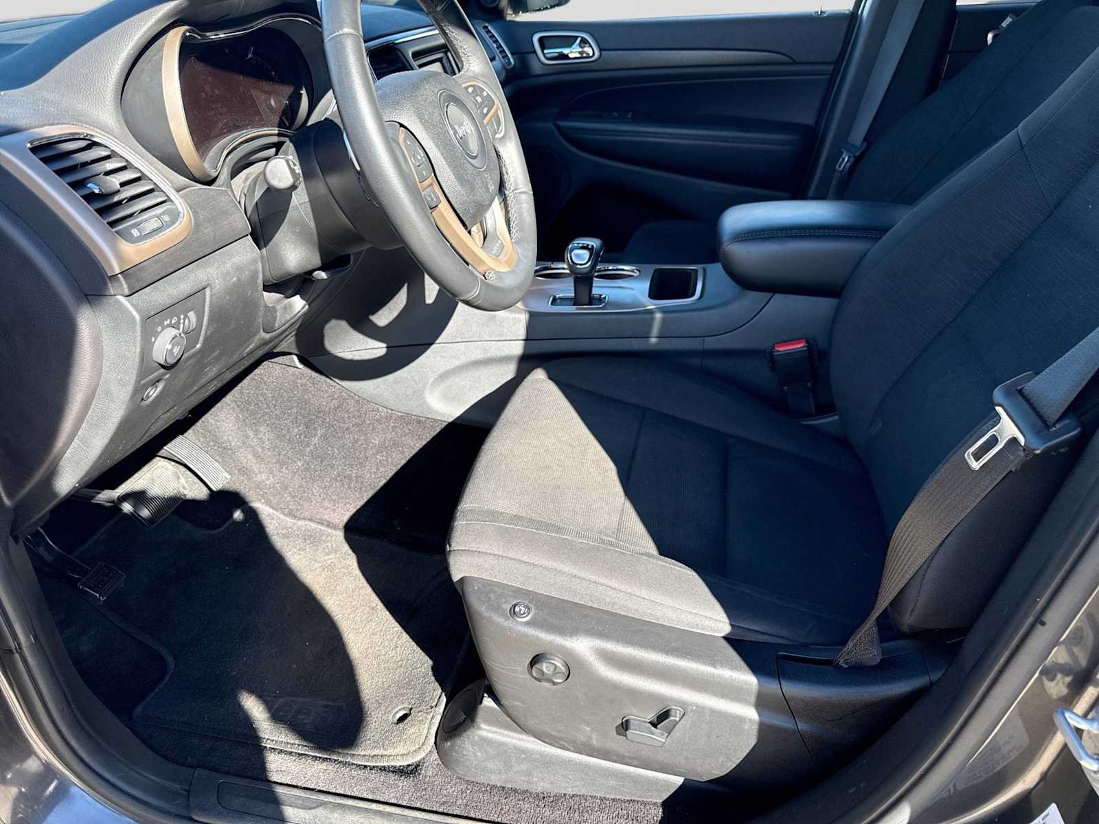 Used 2015 Jeep Grand Cherokee Laredo w/ Quick Order Package 23E AWD/4WD image 15