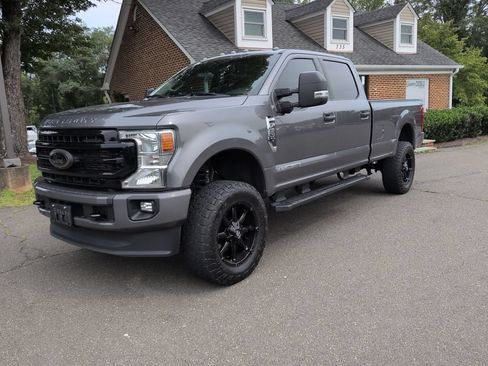 Used 2022 Ford F350 XLT w/ Black Appearance Package AWD/4WD image 3