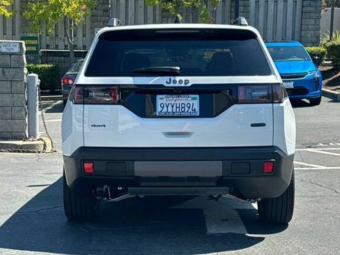 Used 2026 Jeep Cherokee Overland w/ Trailer Tow Group AWD/4WD image 5