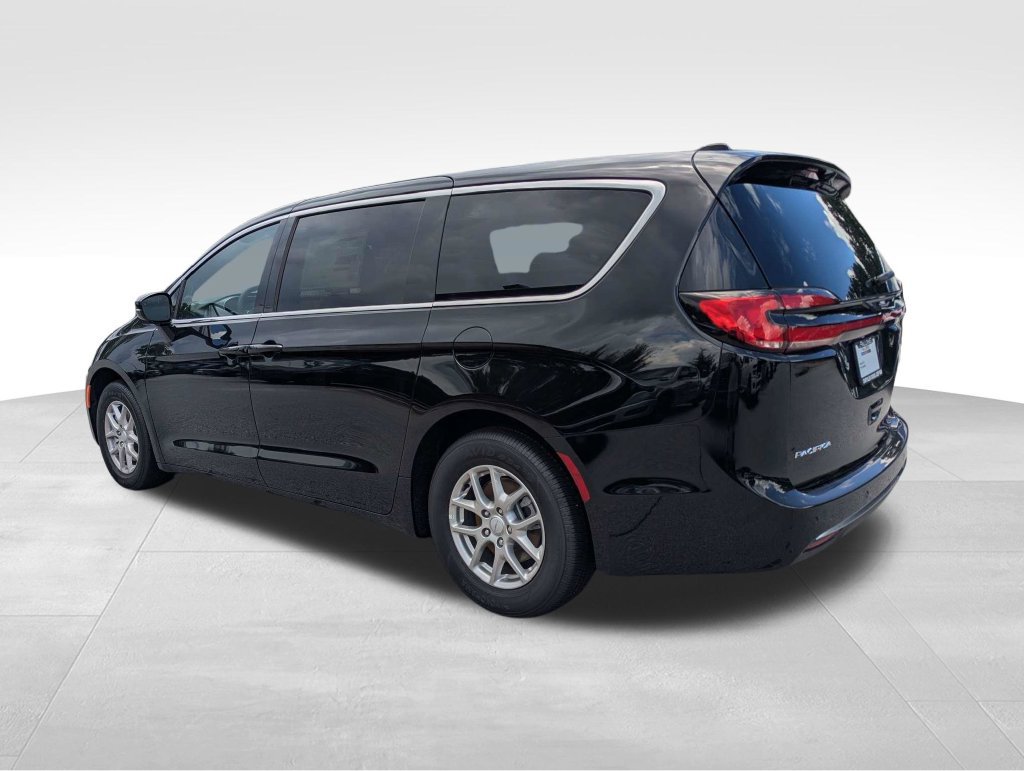 New 2027 Chrysler Pacifica Select w/ Family Tech Group FWD image 7