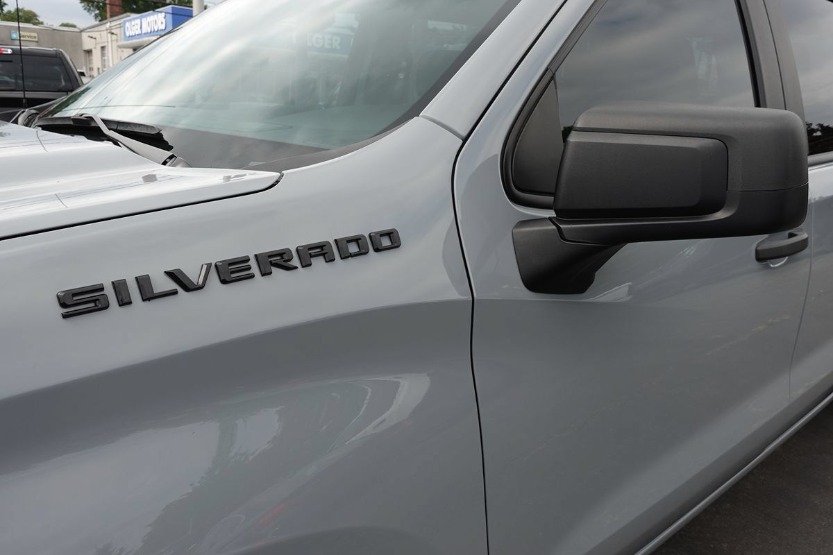 Used 2024 Chevrolet Silverado 1500 Custom w/ Dark Appearance Package AWD/4WD image 7