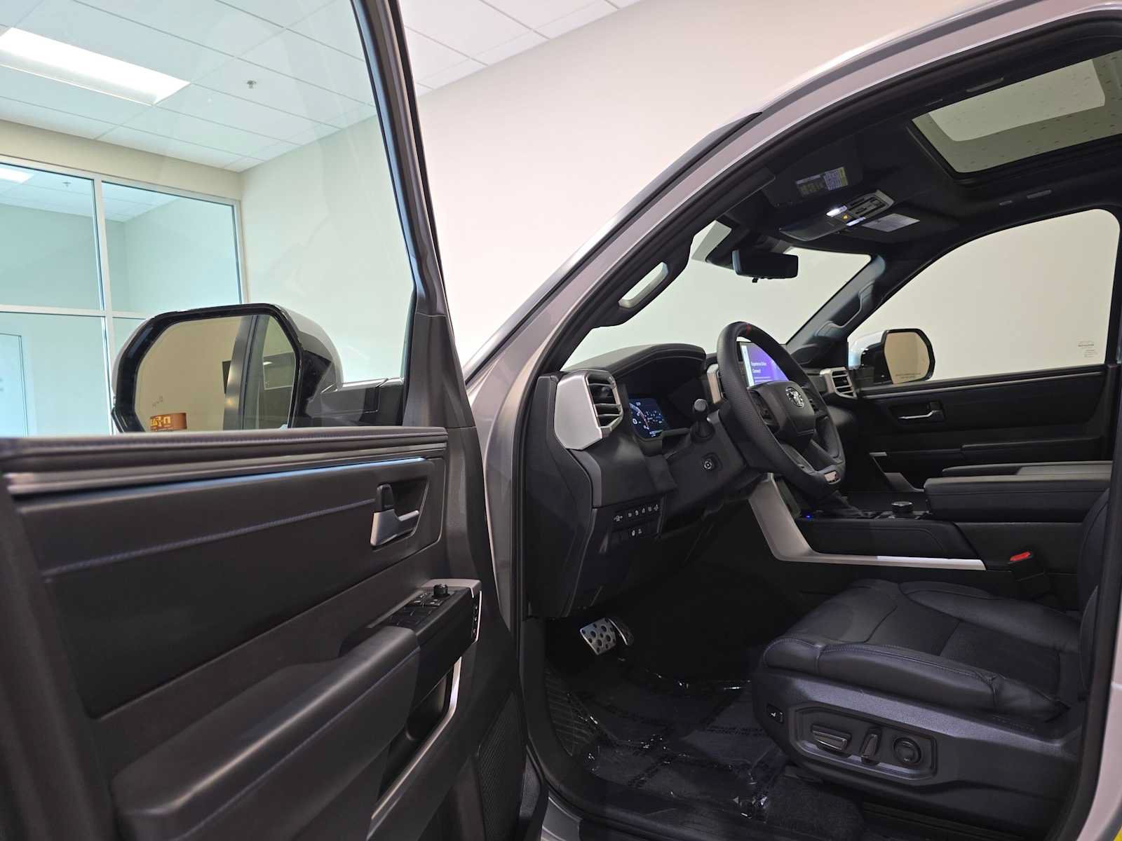 Used 2025 Toyota Sequoia Platinum w/ TRD Off-Road Package AWD/4WD image 23