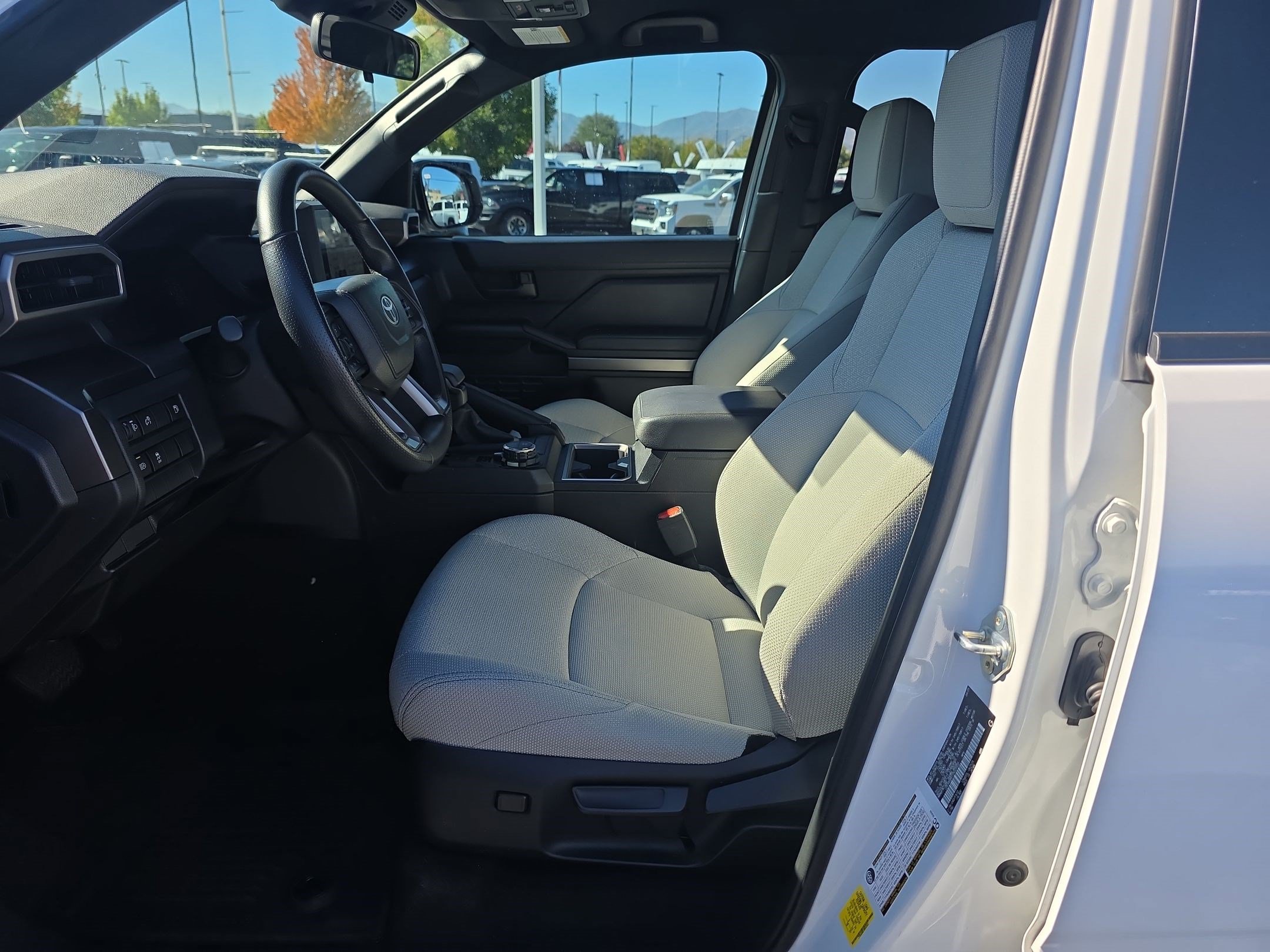 Used 2025 Toyota 4Runner SR5 AWD/4WD image 18