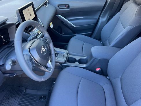 Used 2026 Toyota Corolla Cross LE image 8