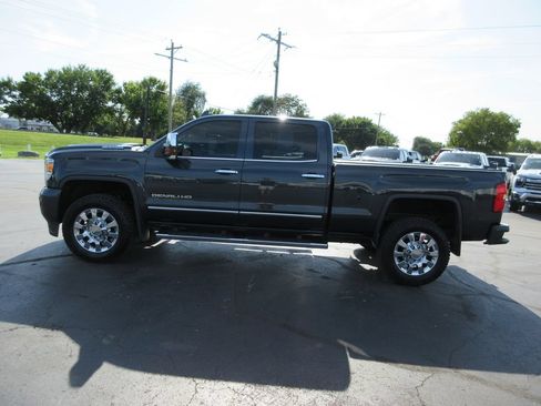 Certified 2019 GMC Sierra 2500 Denali w/ Duramax Plus Package AWD/4WD image 13