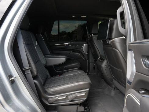 Certified 2024 Cadillac Escalade Sport Platinum w/ LPO, ONYX Package AWD/4WD image 22
