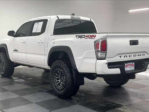 Used 2021 Toyota Tacoma TRD Off-Road w/ Technology Package AWD/4WD image 10