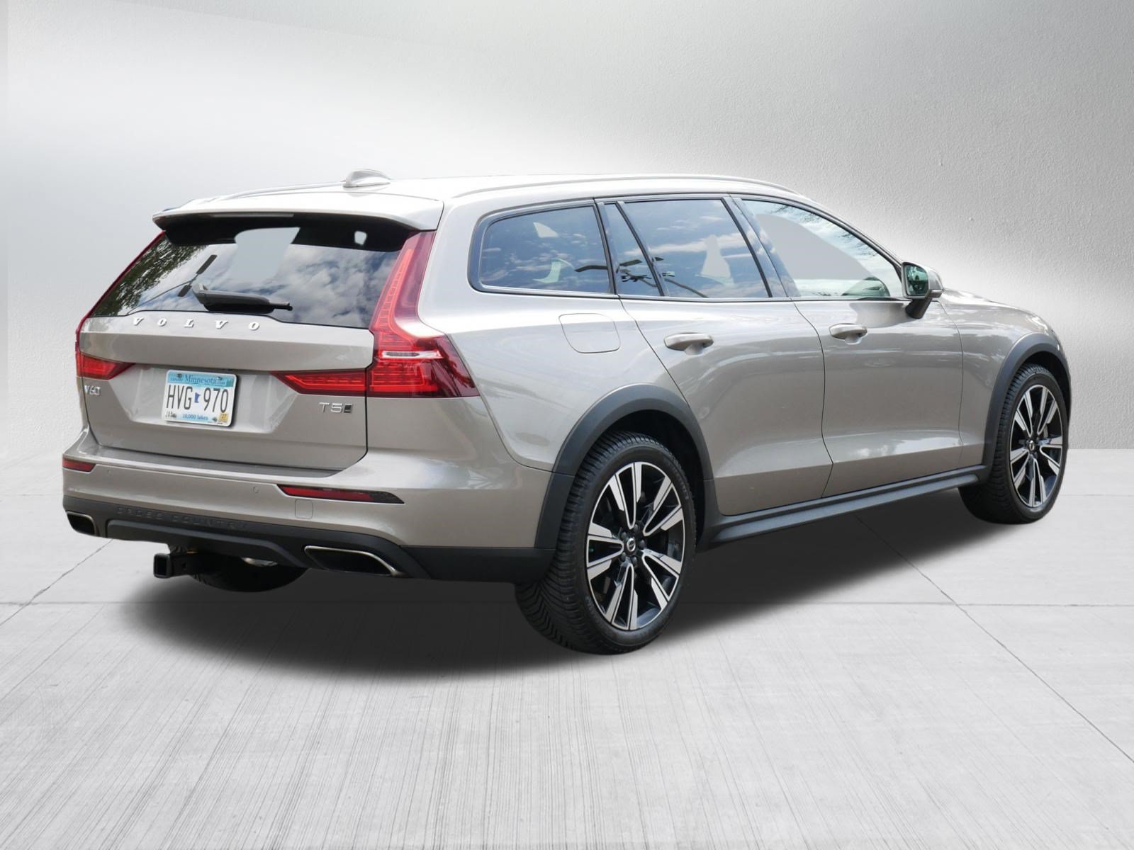 Used 2020 Volvo V60 T5 Cross Country AWD/4WD image 7